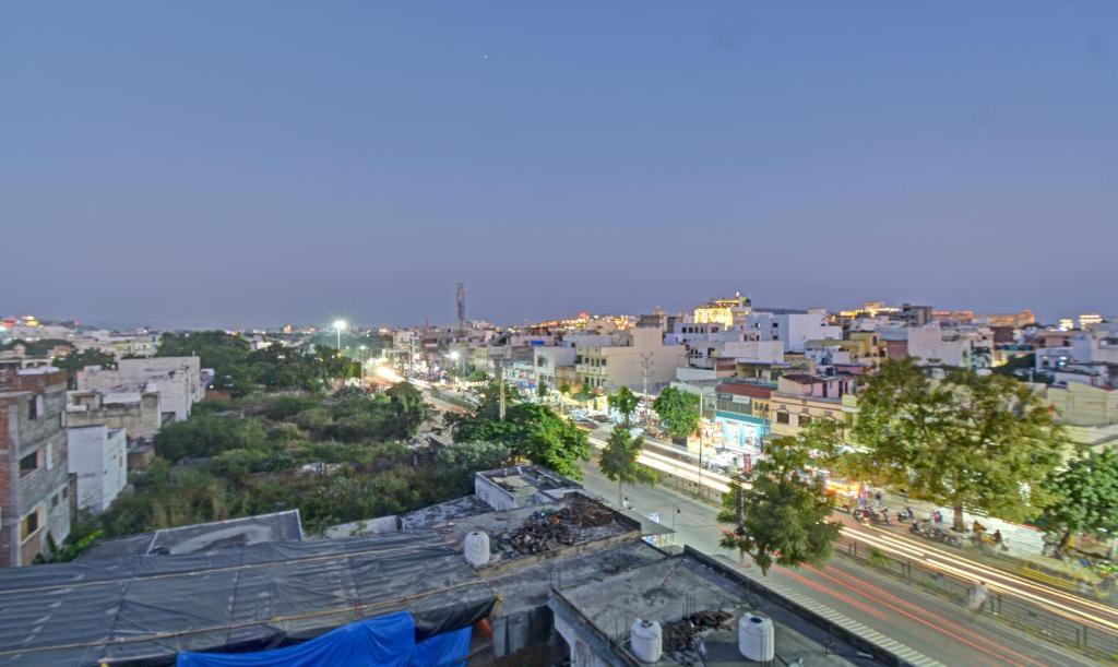 Treebo Paras Raj Near City Palace Udaipur Exteriör bild