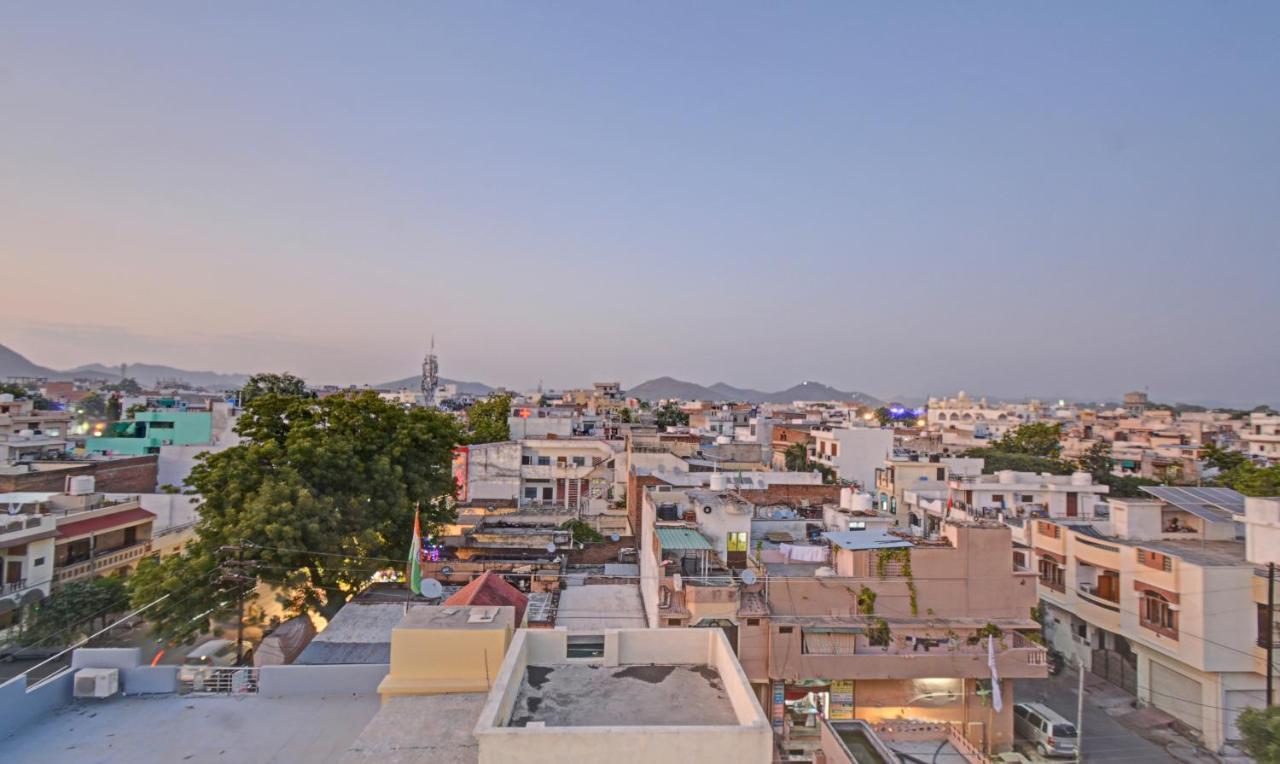 Treebo Paras Raj Near City Palace Udaipur Exteriör bild